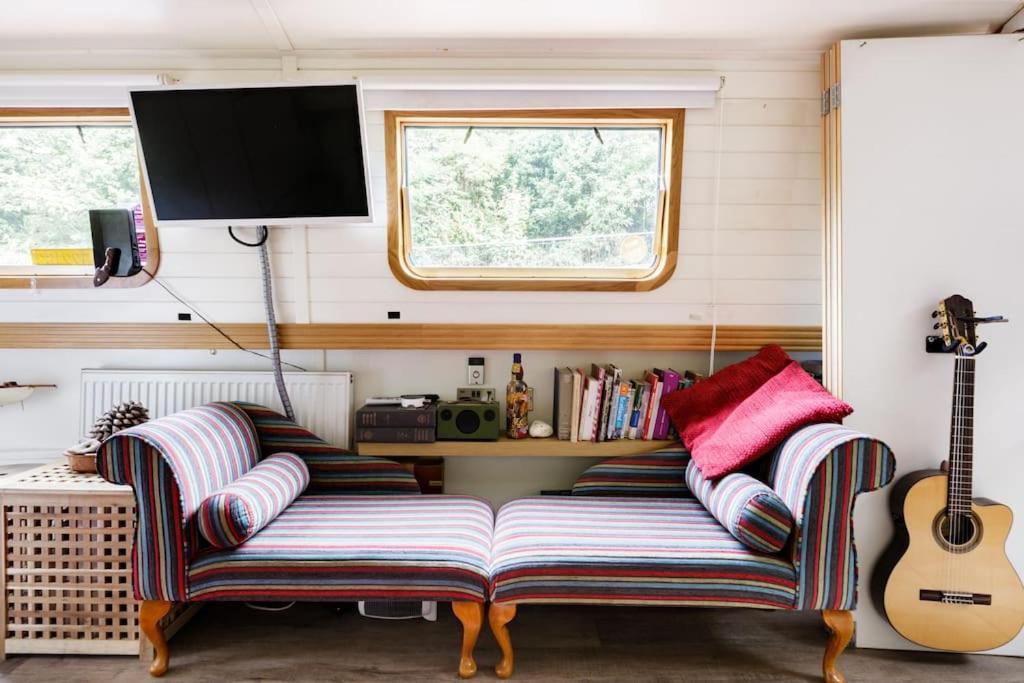 Slash Arts Houseboat On Secluded Mooring In Botel *